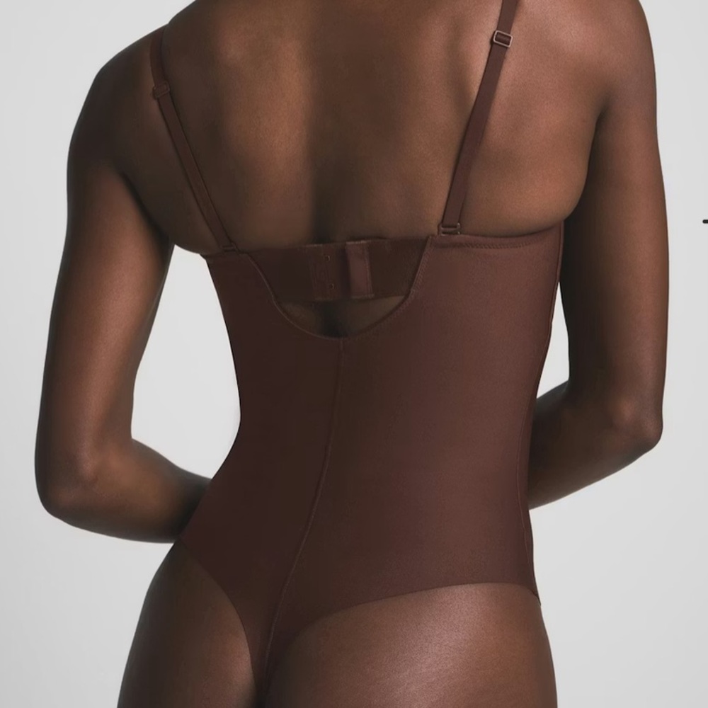 NWT Skims Body Molded Underwire Bodysuit in Cocoa! Size S - Picture 2 of 9